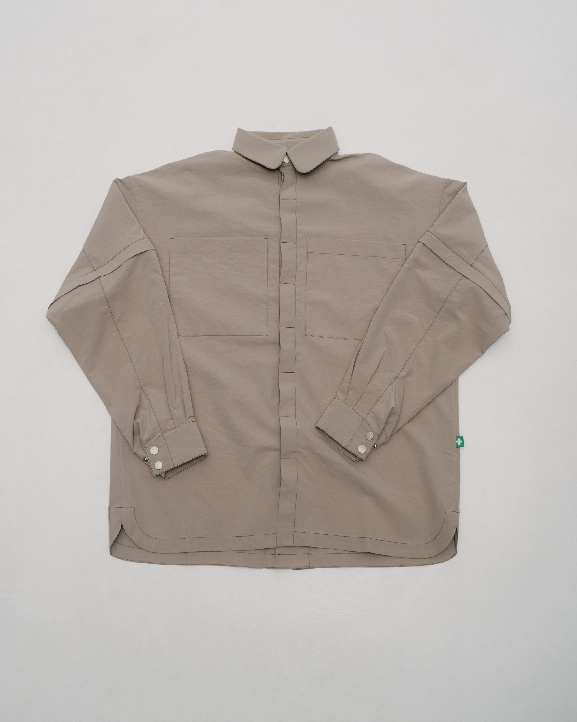 Nylon big pockets shirt